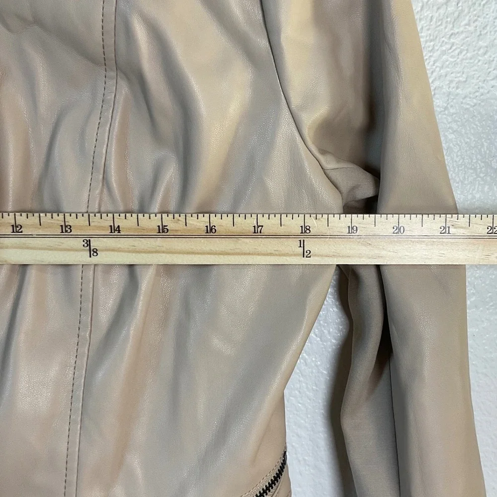 G.I.L.I. Faux Leather Moto Jacket Beige Tan Zip Front Pockets‎ Women's Size 6